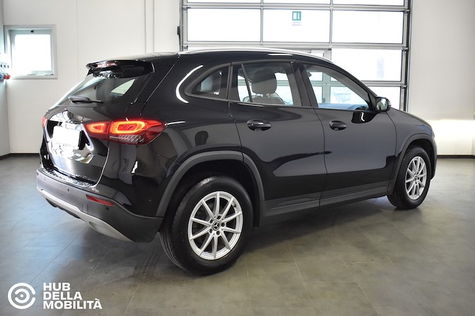 MERCEDES-BENZ GLA 180 Automatic Business Extra